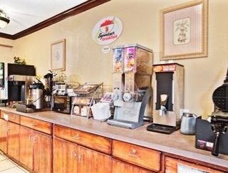 Super 8 Downtown Motel