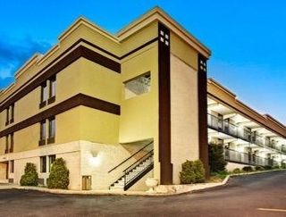 Super 8 Downtown Motel