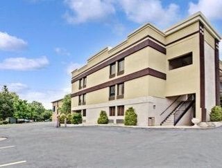 Super 8 Downtown Motel